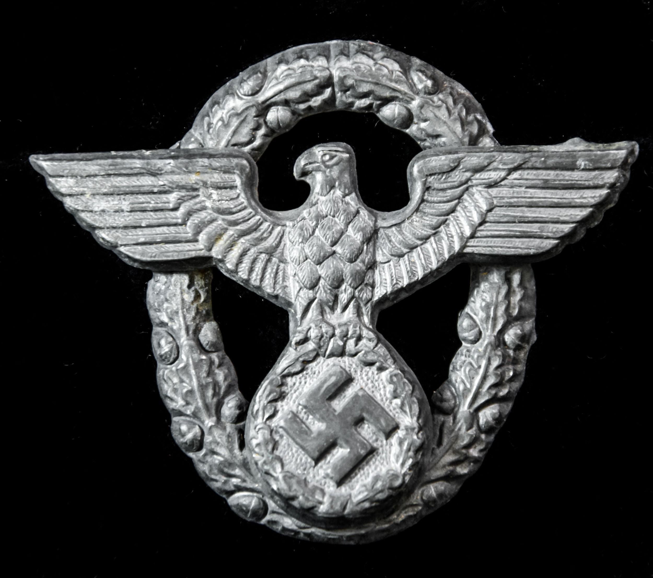 Germany - Third Reich: Polizei/Feuerwehr - Police / Fire Brigade (2nd type) visor cap badge, zinc...