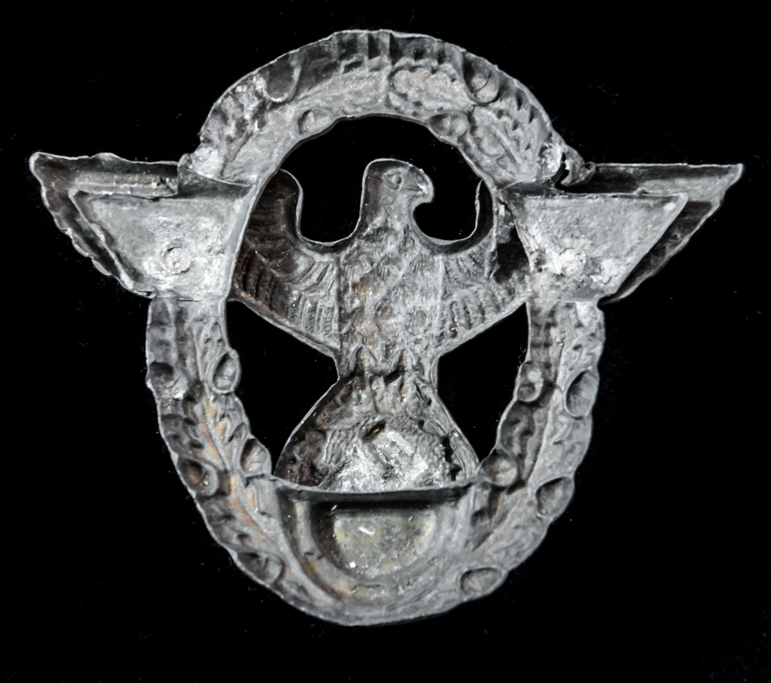 Germany - Third Reich: Polizei/Feuerwehr - Police / Fire Brigade (2nd type) visor cap badge, zinc...