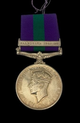 General Service Medal 1918-1962, GVIR 1st type bust, 1 Clasp: Palestine 1945-48 awarded to Guards...