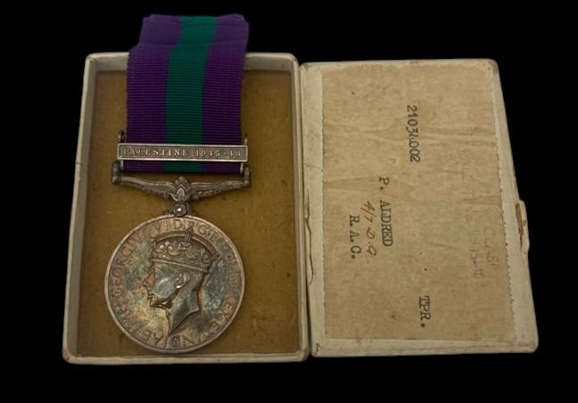 Boxed General Service Medal 1918-1962, GVIR 1st type bust, 1 Clasp: Palestine 1945-48 awarded to ...
